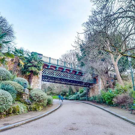 Daire Buttes-chaumont - Fully-equipped *